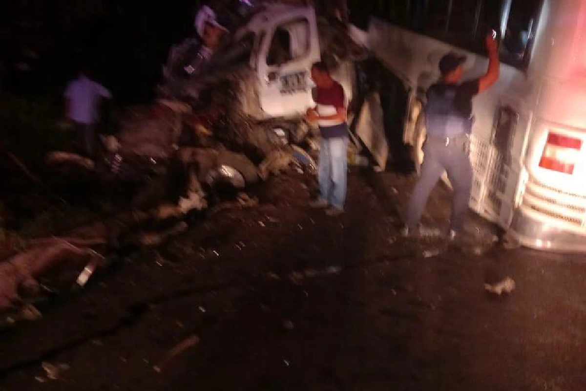 Mueren en Rosamorada, Nayarit, 4 personas en choque de autobús; asistieron al evento de Sheinbaum