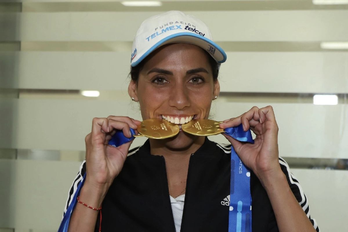 Nuria Diosdado con sus medallas olímpicas