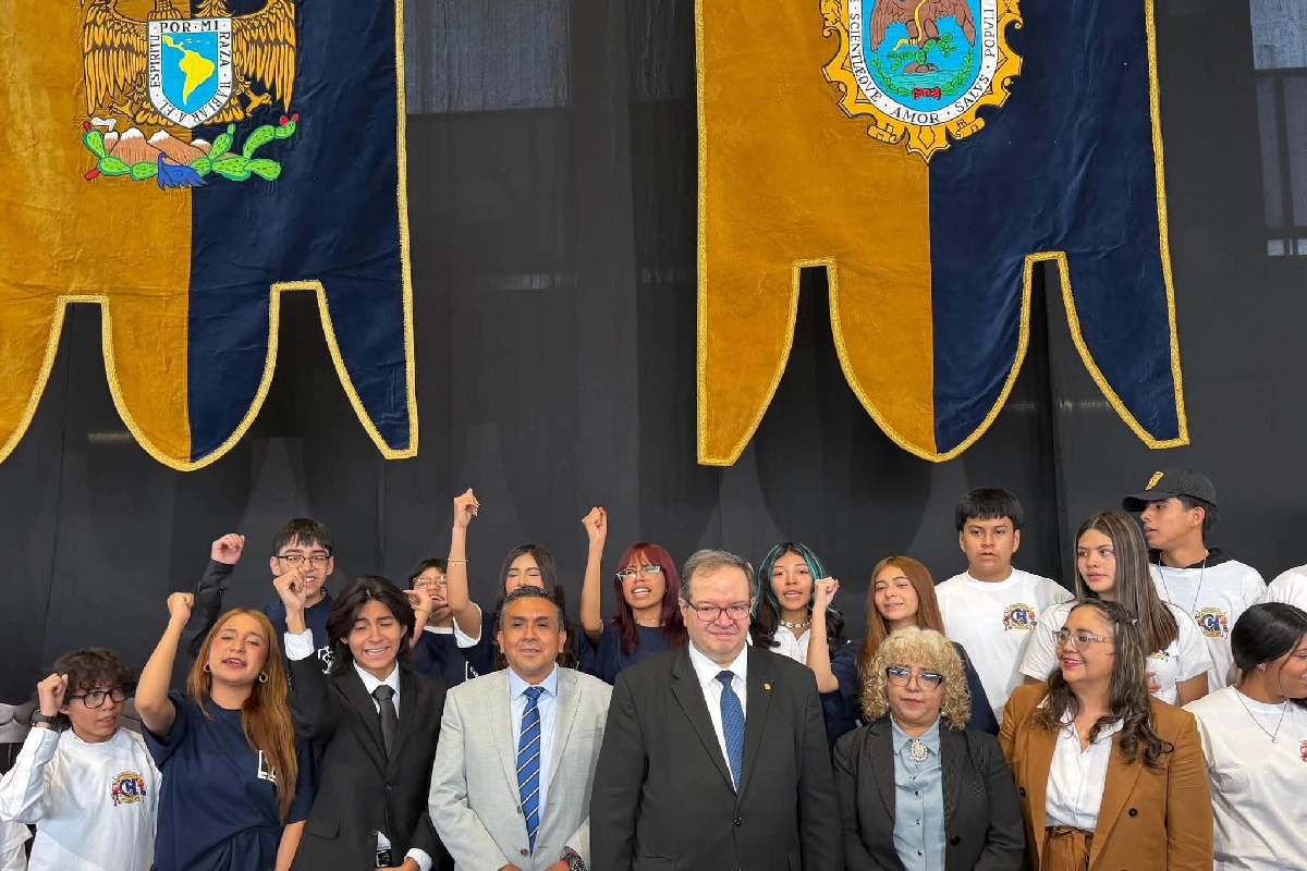 Rector de la UNAM pide rigor académico a nueva generación ante nuevas tecnologías