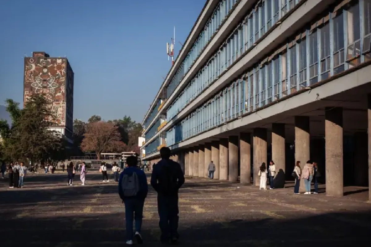 Rector de la UNAM pide rigor académico a nueva generación ante nuevas tecnologías