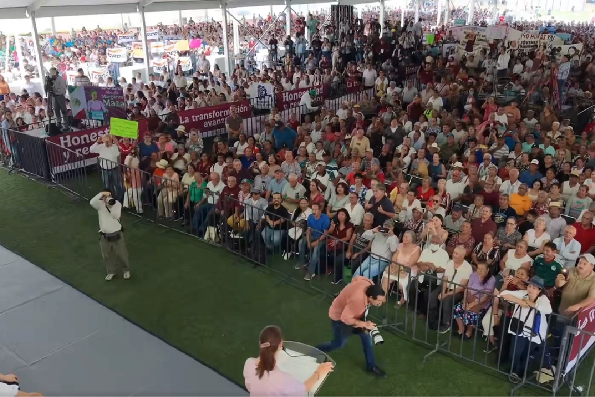 Sheinbaum llama prianistas a manifestantes que acudieron a su evento en Colima 