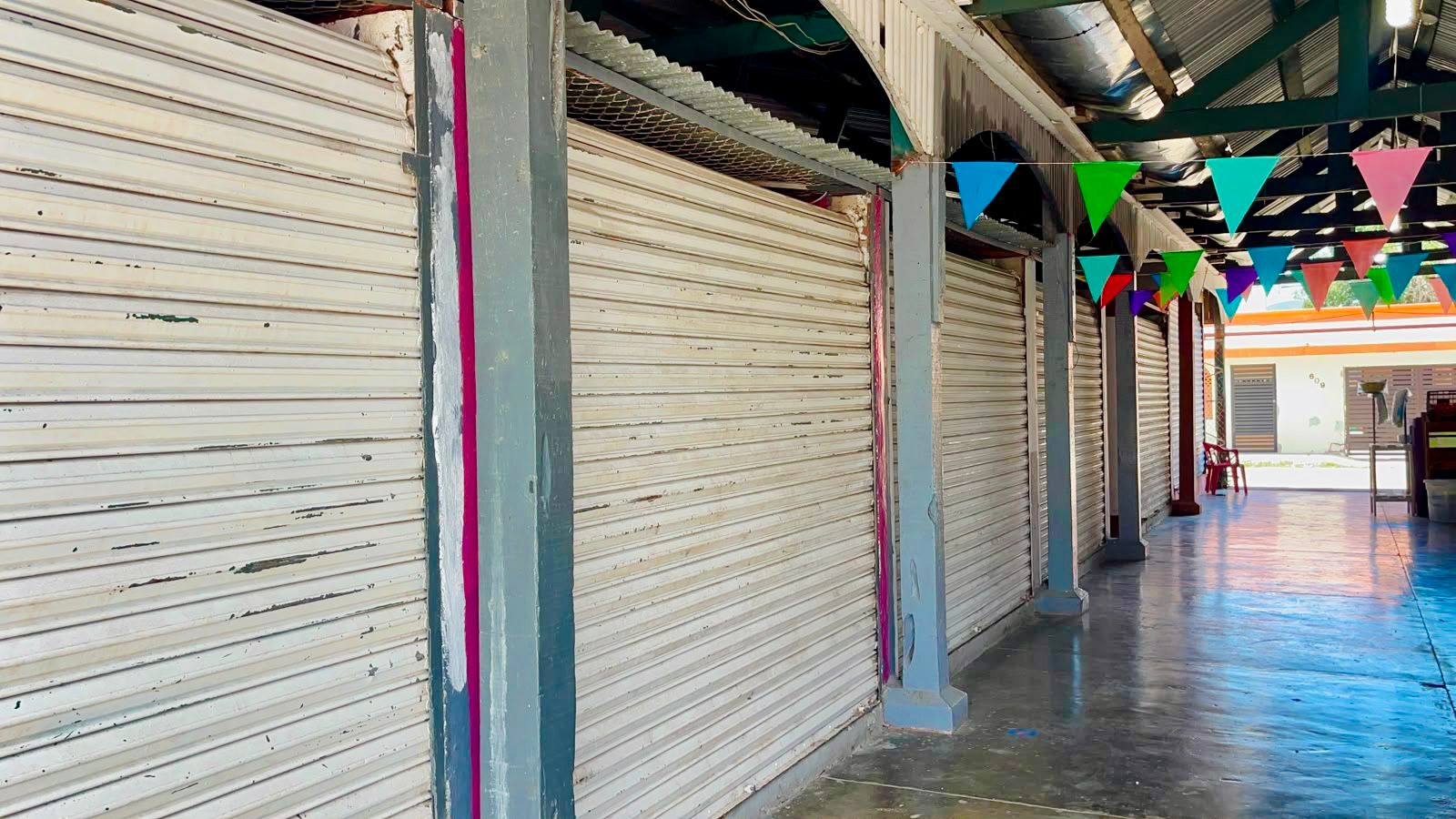 Varios locatarios de Chetumal tuvieron que cerrar sus locales por las bajas ventas que han tenido en los primeros meses del 2026. Foto: Diana García.