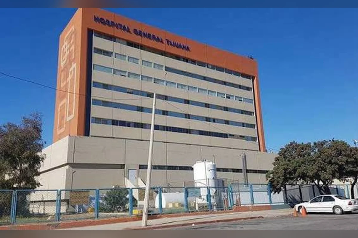Más de 40 años tiene el Hospital General de Tijuana y desde hace meses a entrado en una severa crisis para que los pacientes sean atendidos con prontitud. Foto: Ana Lilia Ramírez.