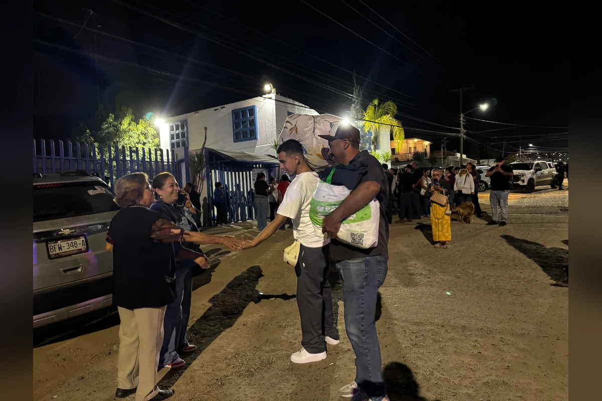 Autoridades sanitarias de Baja California informaron que 11 personas tomaron el alta voluntaria y se retiraron con sus familiares. Foto: Ana Lilia Ramírez.