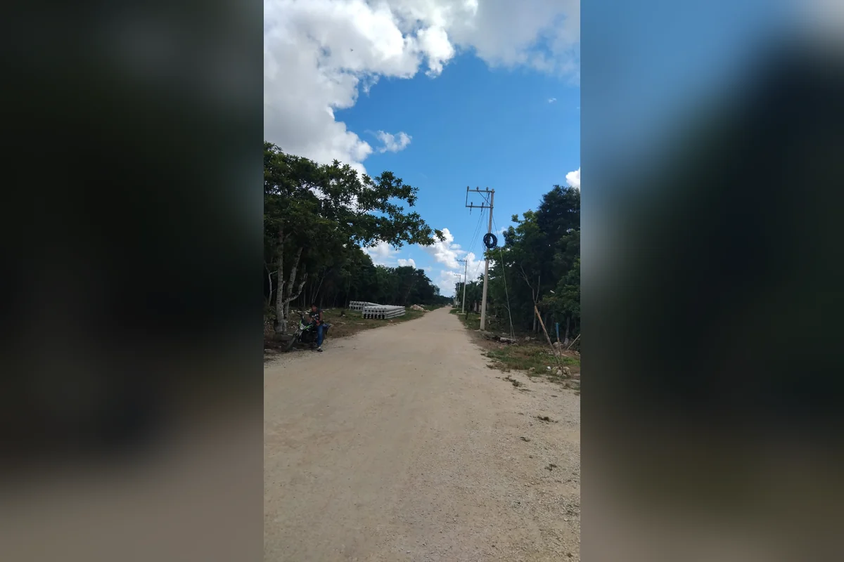 Poco a poco, las calles de la colonia van tomando forma con los trabajos hechos por los mismos colonos y con ayuda de las autoridades. Foto: Verónica Fajardo.