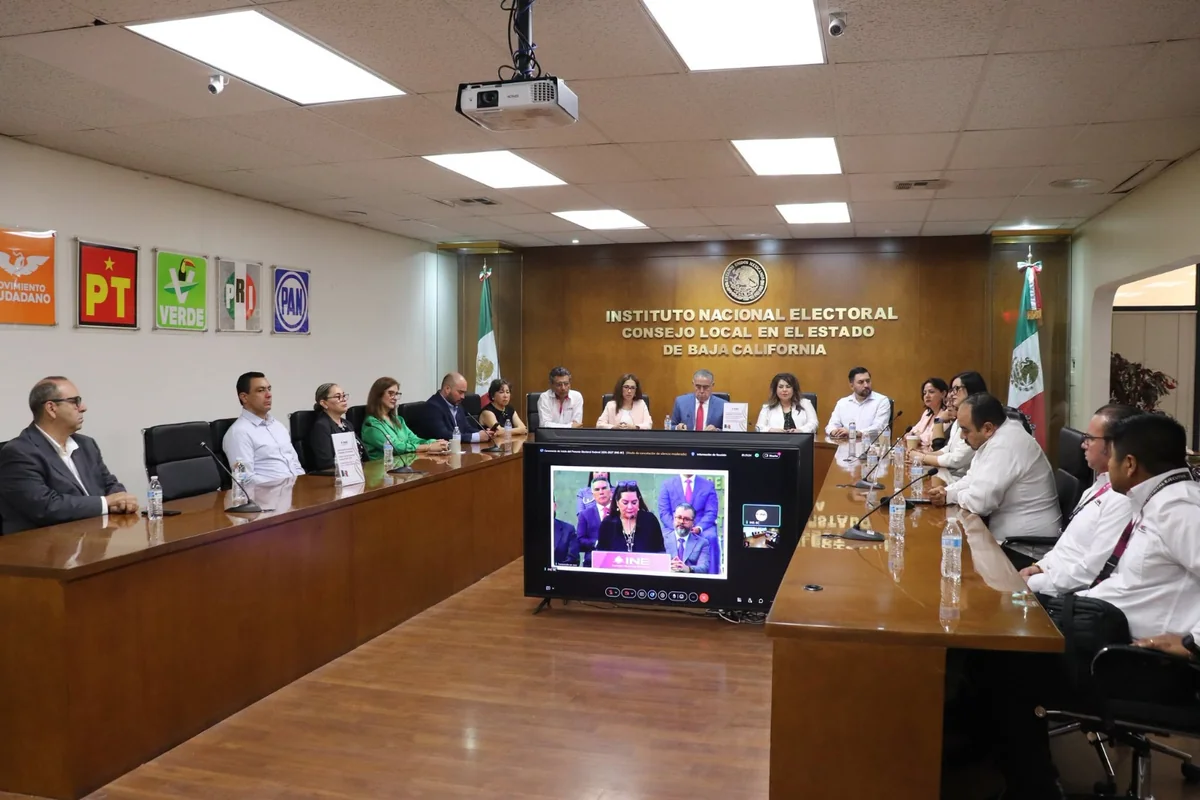 En la sede del INE en Baja California se siguió la trtansmisión de la puesta en marcha del proceso electoral. Foto INE BC.