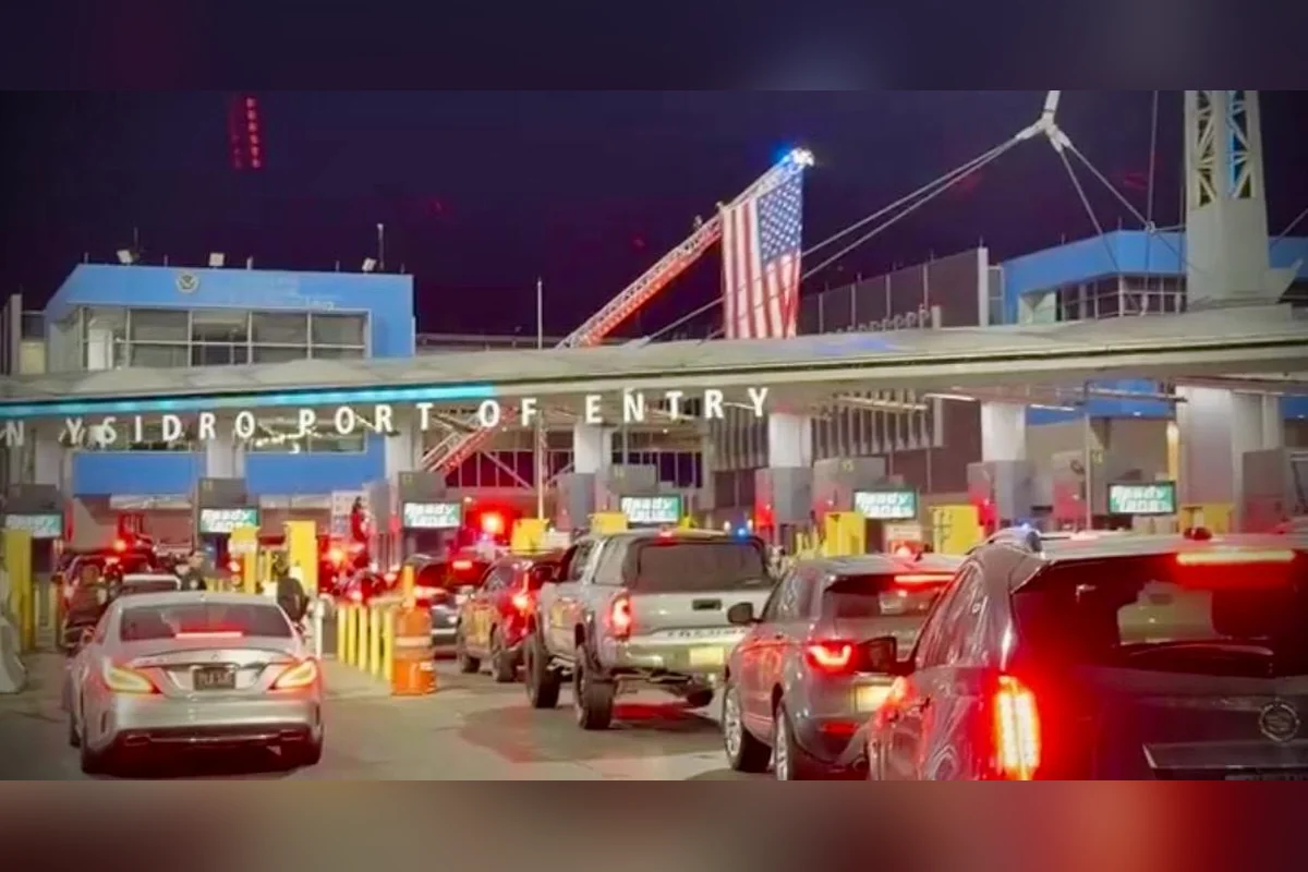 Justo en la frontera México-Estados Unidos, los automovilistas se unieron al homenaje a los ciudadanos y rescatistas que murieron en las torres gemelas. Foto: Ana Lilia Ramírez.