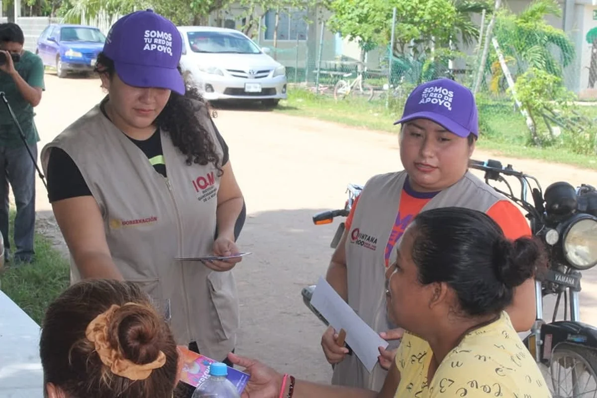 En comunidades de Quintana Roo, brigadas de la Secretaría de las Mujeres llevan información del combate contra la violencia de género. Foto: Semujeres.