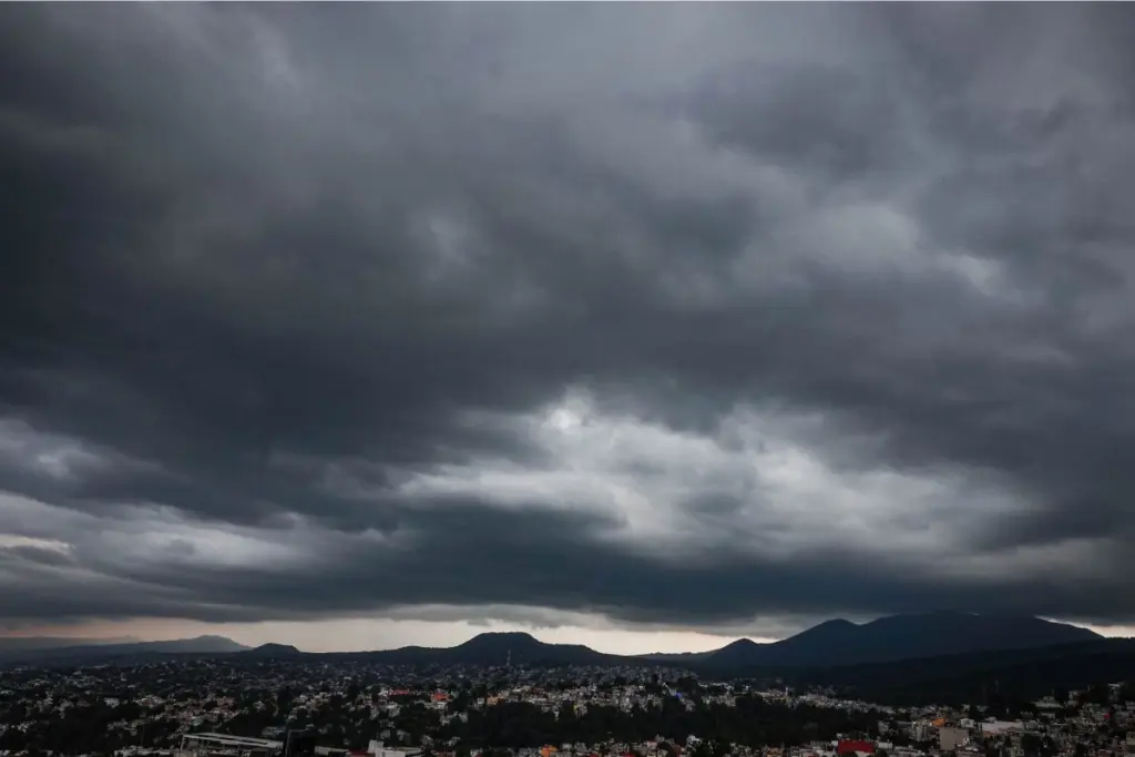 Para la Ciudad de México se espera un día nublado con una temperatura cálida.