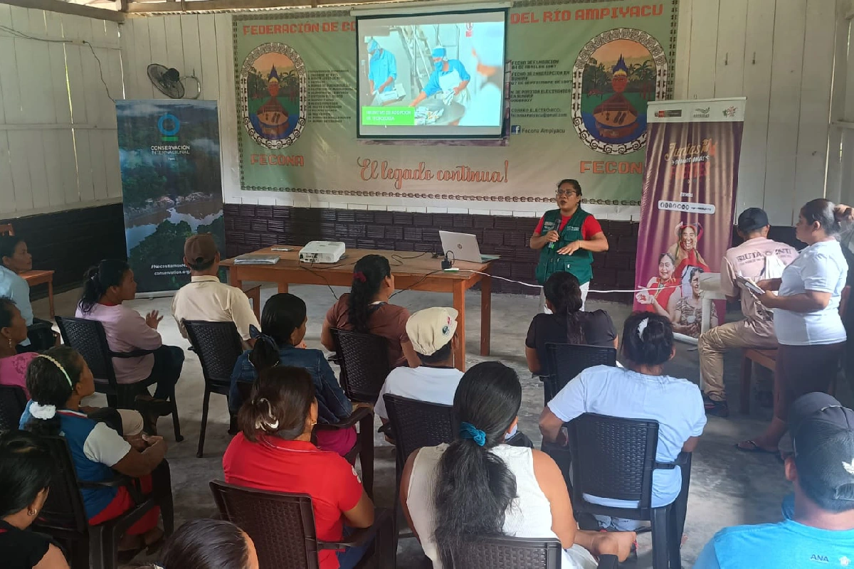 Capacitación a asociaciones gestionadas por Mayra Collantes. (Foto: Mongabay Latam | Cortesía CI Perú)