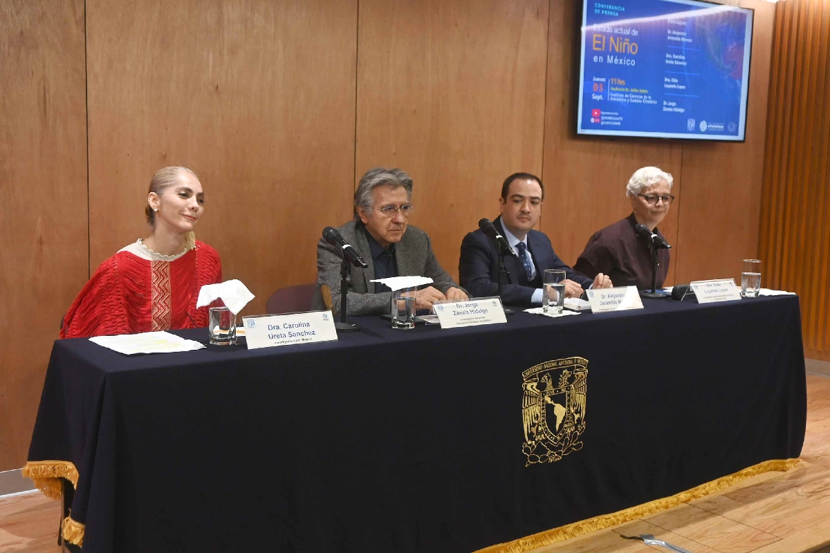 Los tres niveles de gobierno deberán coordinar refugios con hidratación y atención médica ante los picos de calor. (Foto: DGCS | UNAM)