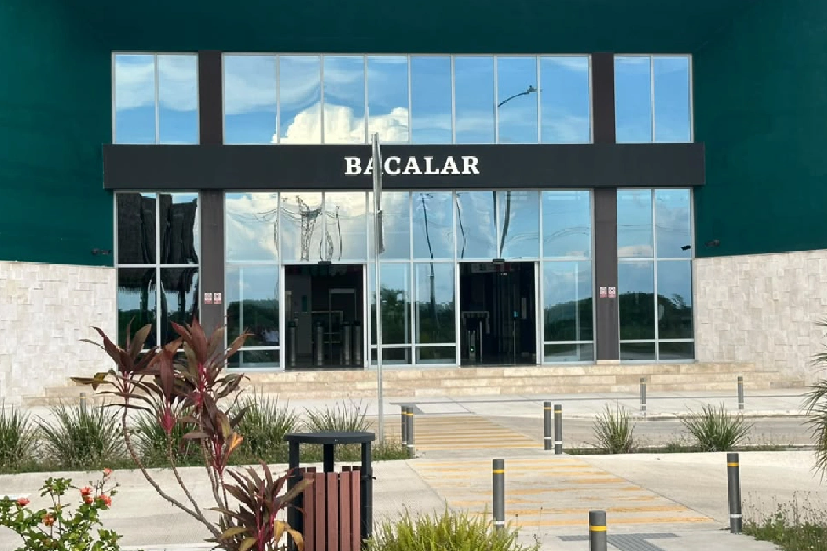 La estación del Tren Maya en Bacalar.