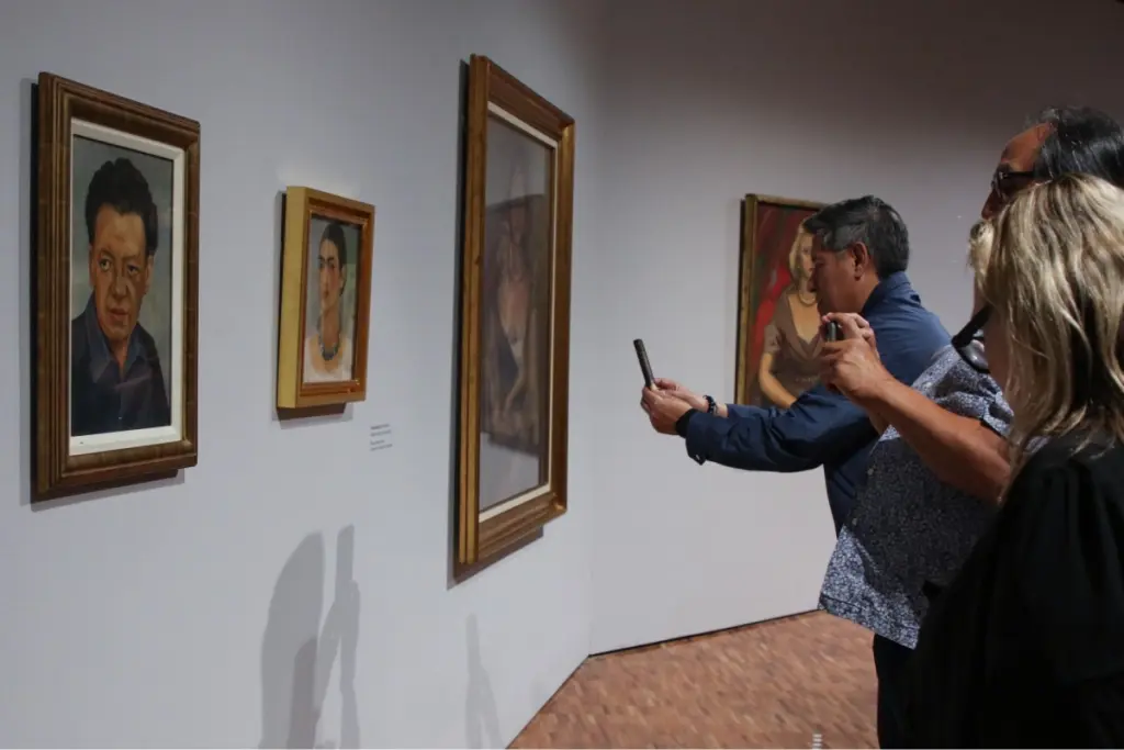 Debido a la controversia, la inauguración de la exposición se terminó retrasando desde junio hasta septiembre.