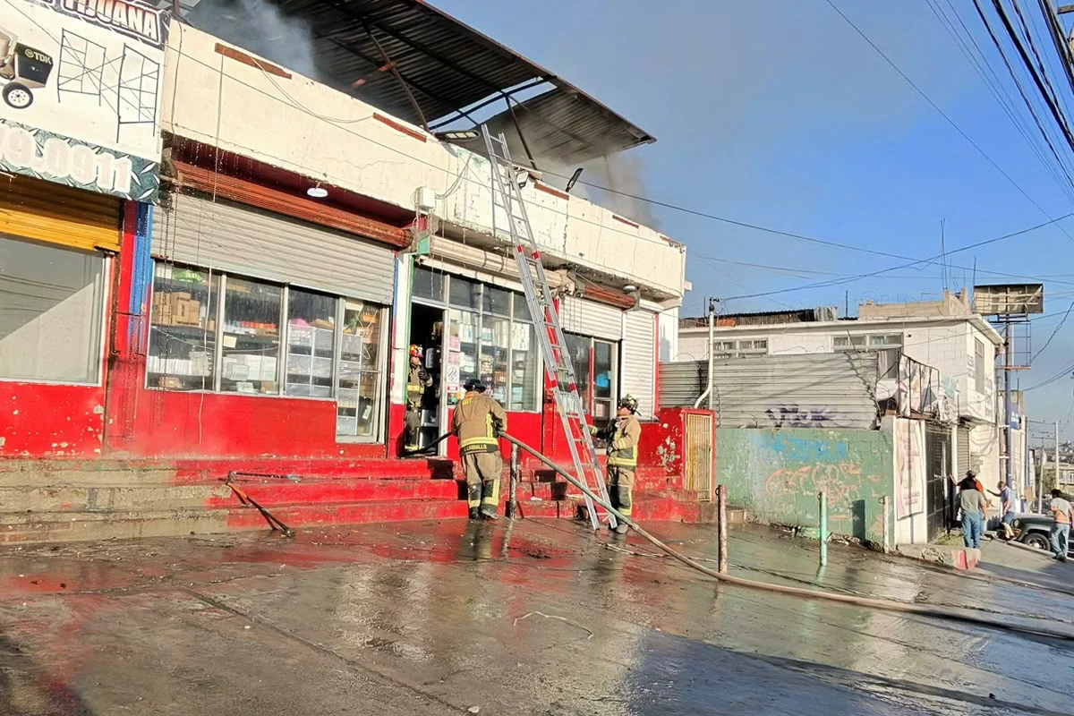 En varias partes de la ciudad, los bomberos atendieron incendios en los que afortunadamente no hubo personas lesionadas. Foto: Bomberos de Tijuana.