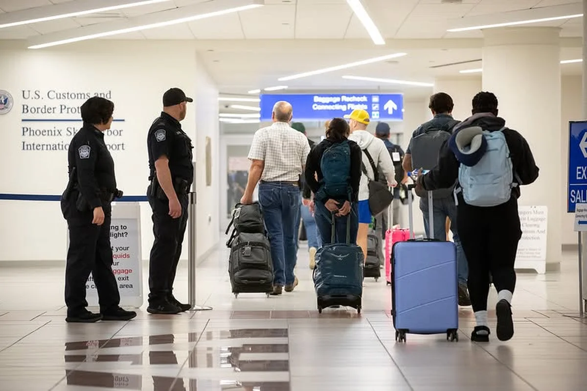 Cada persona que intenta ingresar a los Estados Unidos es examinada a fondo para evitar contratiempos. Foto: CBP. 