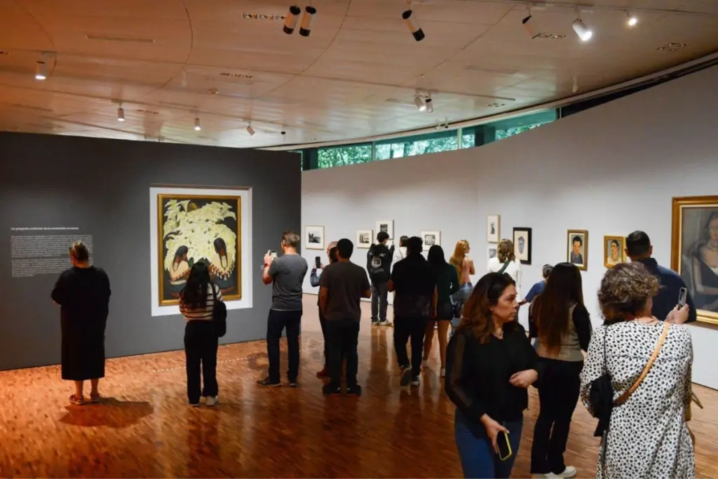 La controversia se genera, ya que muchas de estas piezas son declaradas monumentos artísticos, por lo que bajo ley no pueden salir del país de forma temporal sin los permisos apropiados del INBAL.