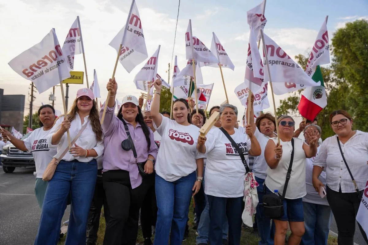 Tiene un buen número de seguidoras que hacen campaña junto con ella para ganar la elección interna de Morena en Baja California. Foto: Julieta Ramírez.