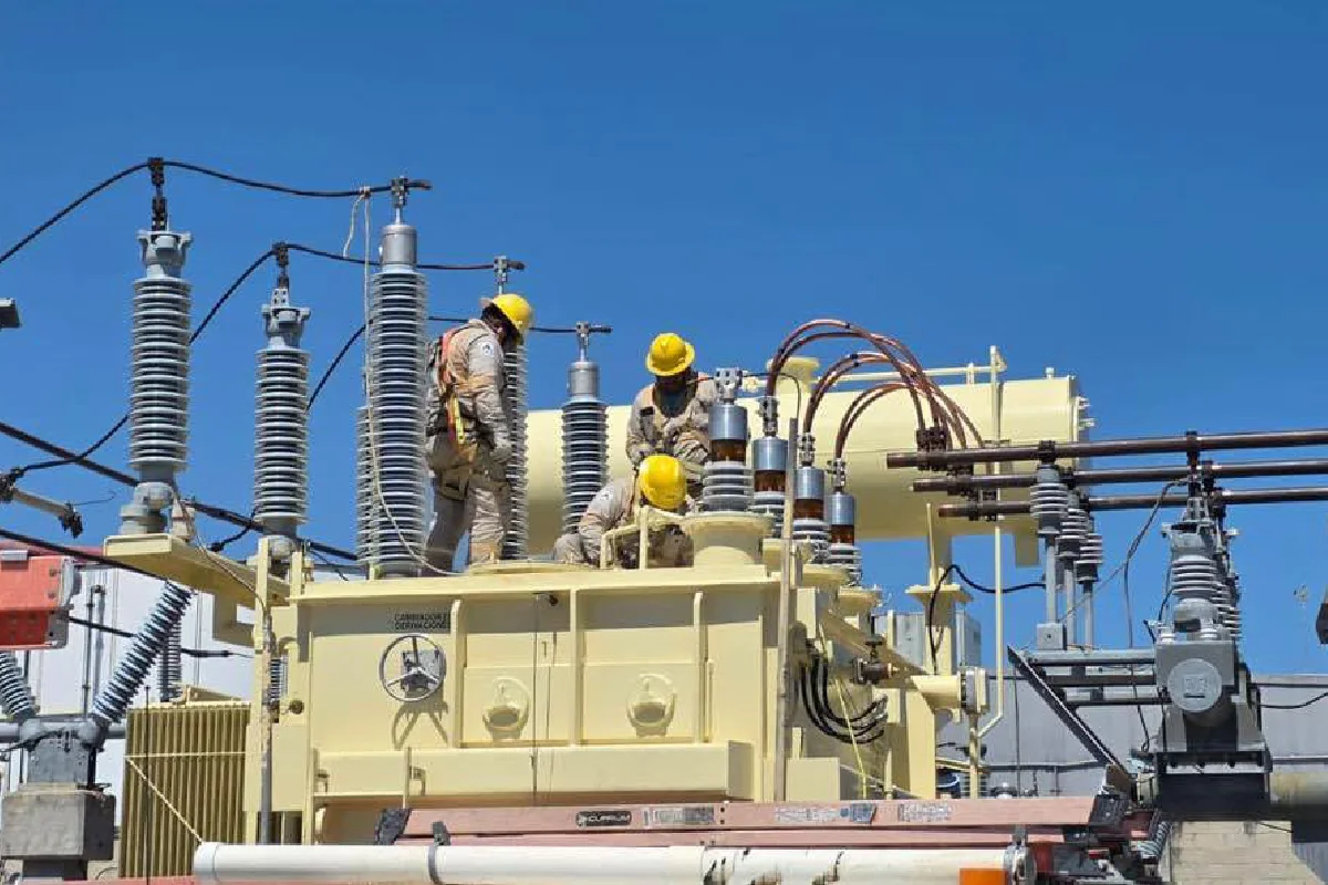 En la temporada veraniega la demanda de energía es mayor y los trabajos de mantenimiento fueron reforzados por la paraestatal. Foto: CFE.