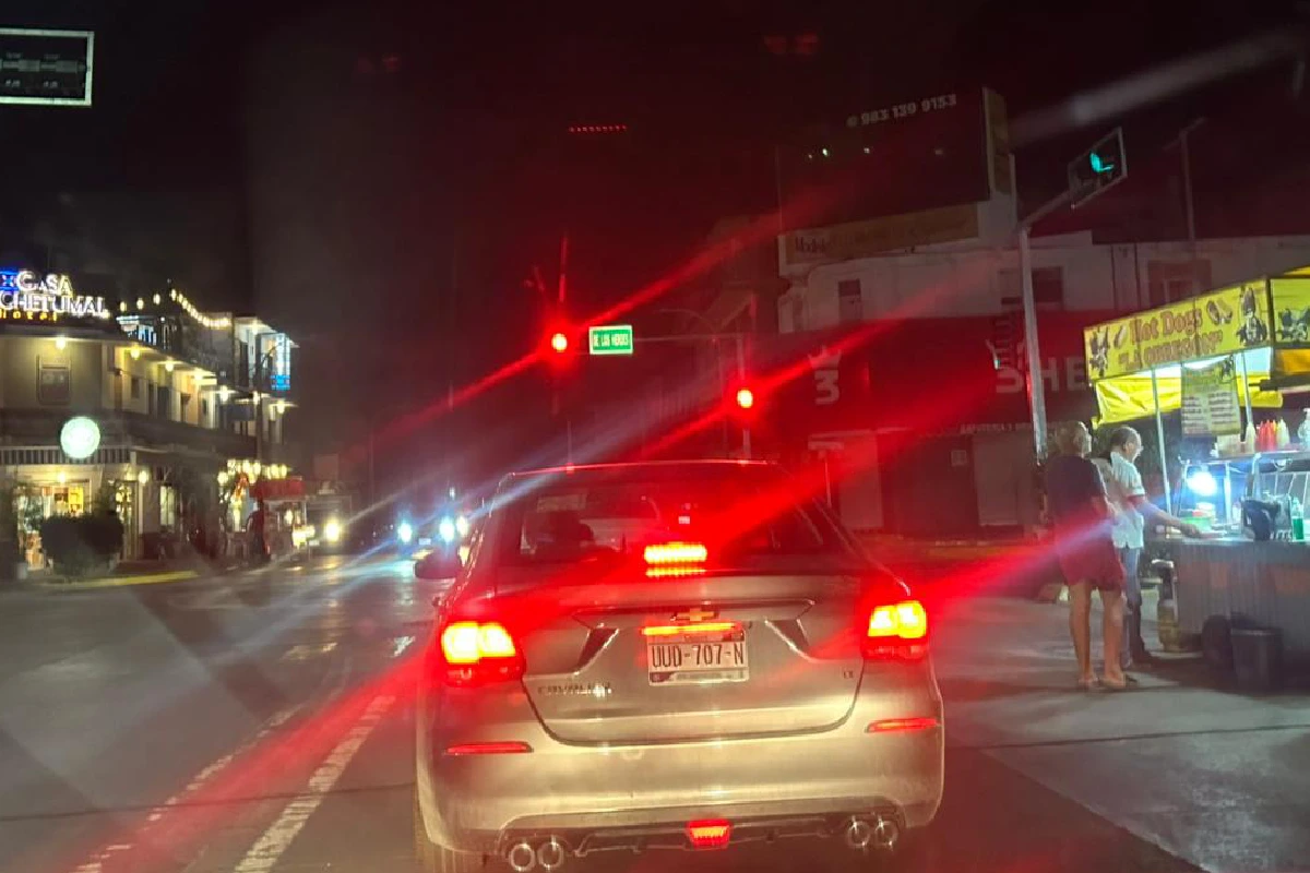 Una parte de la ciudad se salvó del apagón, pero la vida nocturna simplemente desapareció por la falta de clientes. Foto: Diana García.