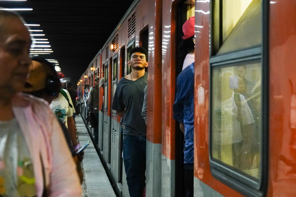 Retraso en el transporte público, como el Metro, por lluvias. Foto: Cuartoscuro