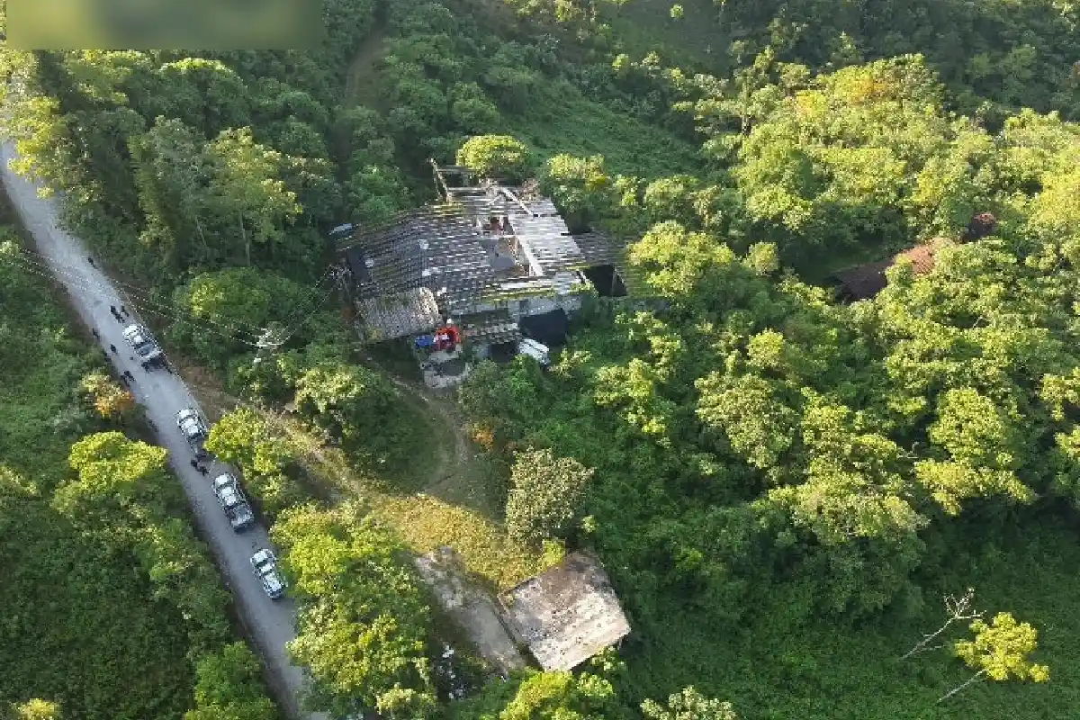 Aseguran granja ilegal de minería de criptomonedas con mil 32 equipos en la Sierra Norte de Puebla