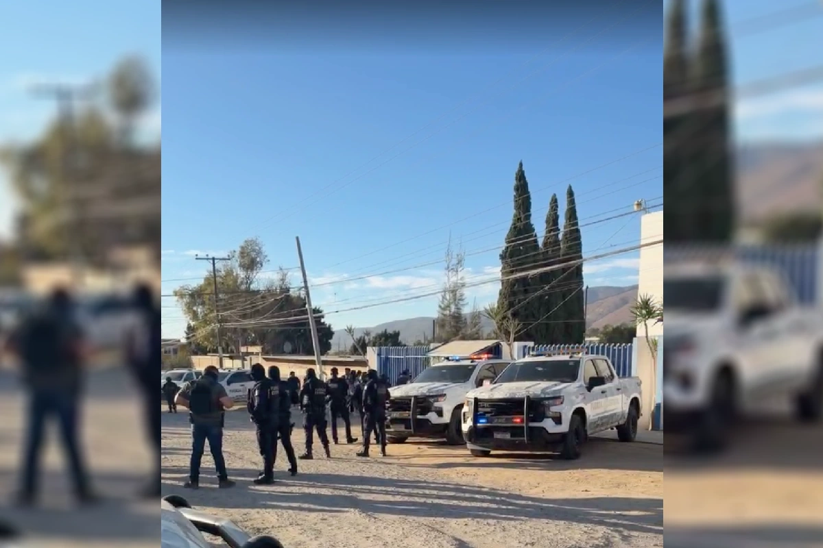 Frente al centro de rehabilitación decenas de policías impedían el paso a las personas, incluso a familiares de los internos. Foto: Patrulla Espiritual.