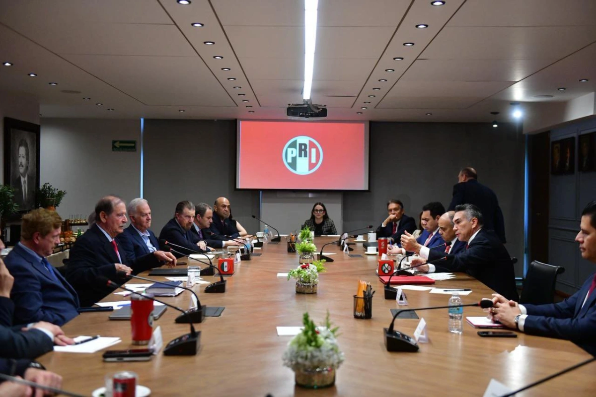 Vicente Fox, ex presidente de México panista, se reunió con la dirigencia nacional del PRI