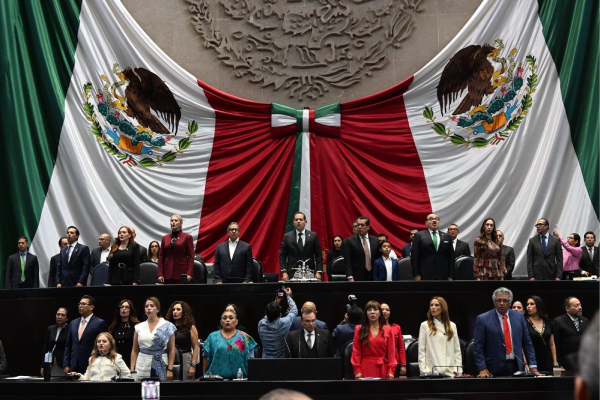 “Es un honor estar con Claudia hoy”: entre acusaciones y abrazos, el Congreso recibe el Segundo Informe de Sheinbaum