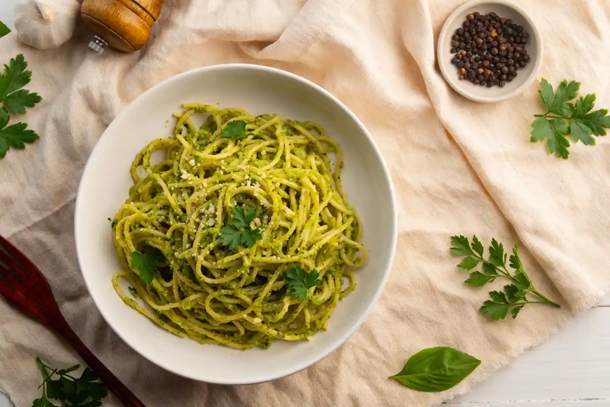 plato de spaguetti verde