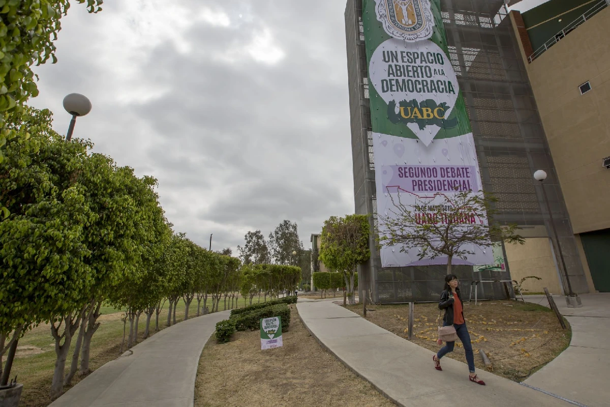 También existen las becas que entrega la Fundación UABC.