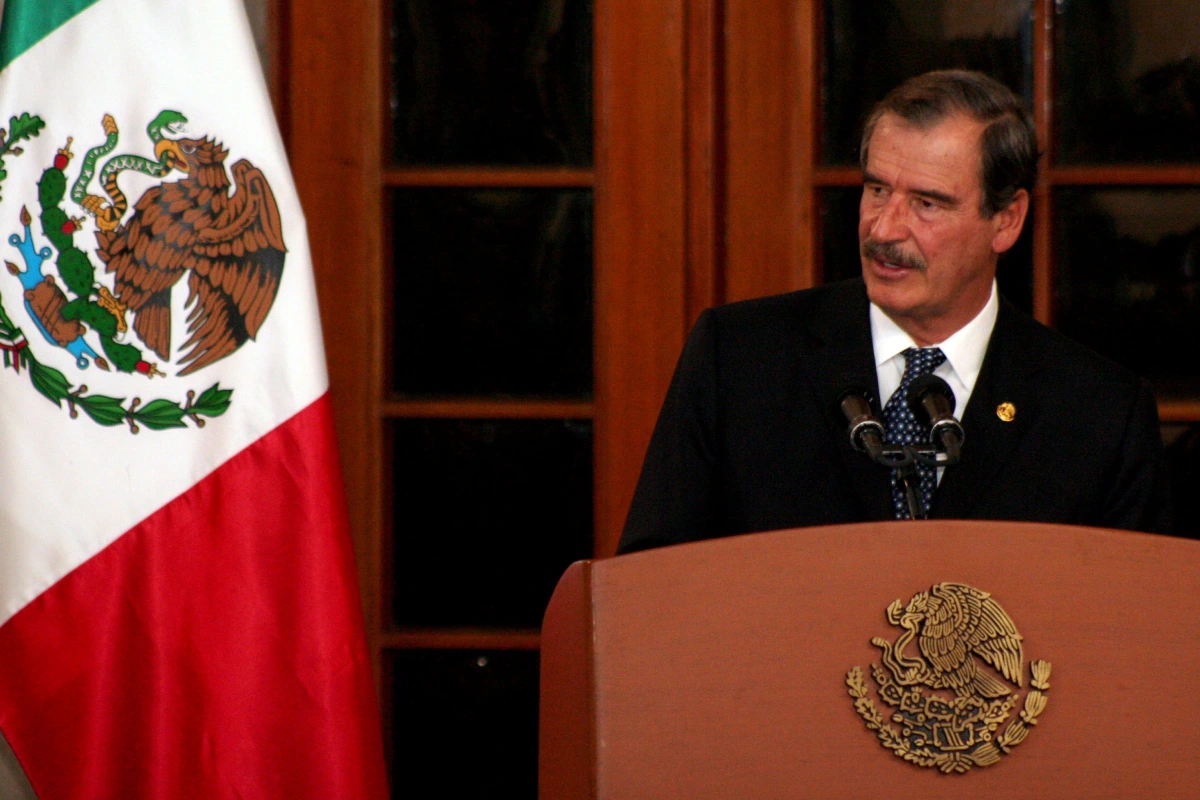 Fox sacó de los Pinos al PRI en el 2000.
